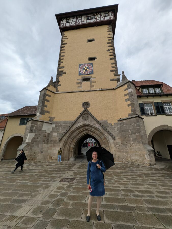 Gundula vor dem Tübinger Tor in Reutlingen