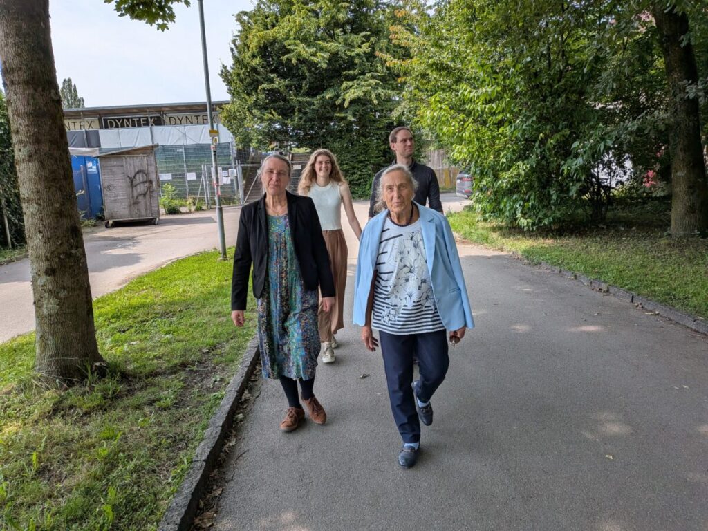 Auf dem Weg vom Parkplatz zum Festpeilhaus