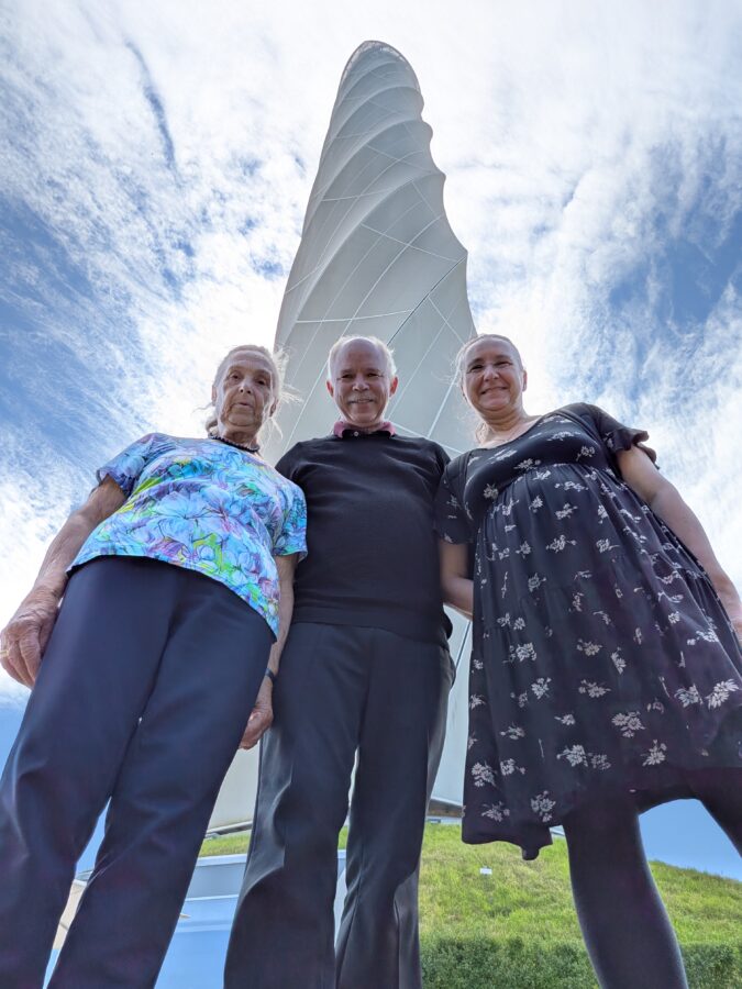 Elisabeth, Michael und Gundula vor dem TestTurm in Rottweil